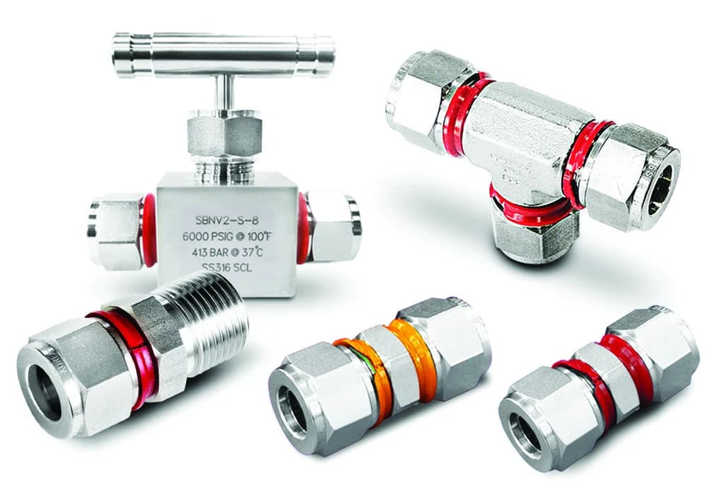 Manufacturer photograph group of i-Fitting connectors, unions, tees, and a valve with i-Fitting ends; red and amber installation check rings are visible.